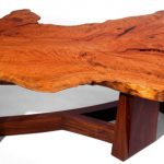 tavolo realizzato in legno tagliato