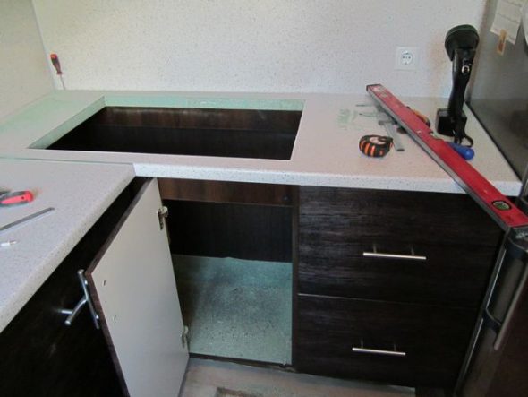 installazione del piano di lavoro