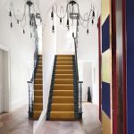 specchi all'interno lungo le scale