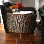 tavolino da caffè realizzato con fette di legno