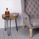 tavolino da caffè realizzato con fette di legno