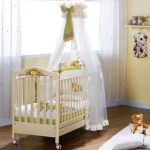 Baldacchino a capo della culla di un bambino