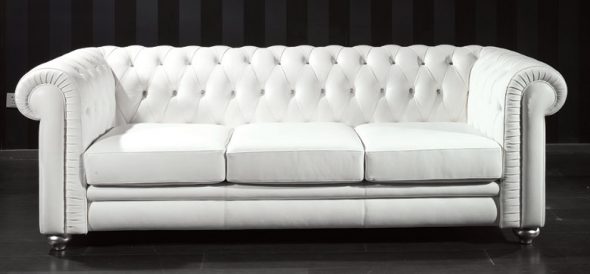 divano in pelle bianca