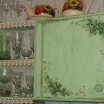 Decorazione dell'armadio con decoupage