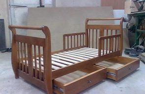 Letto per bambini in legno massello