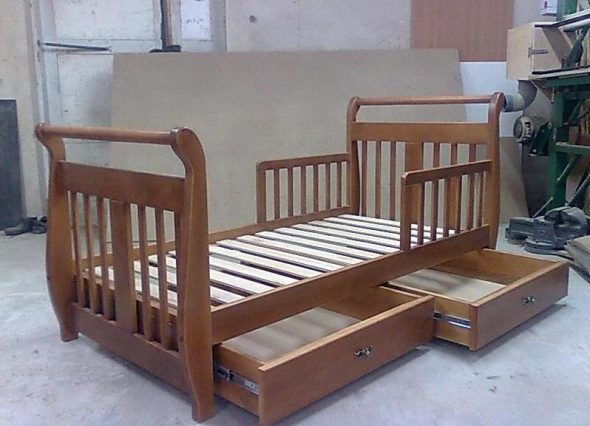 Letto per bambini in legno massello