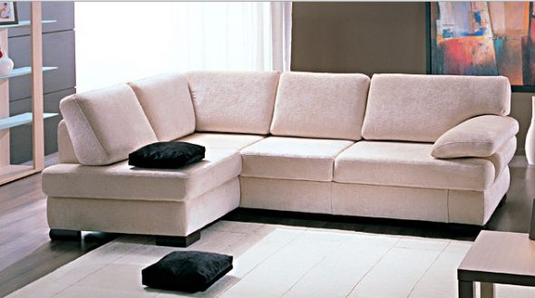 divano con rivestimento in pelle scamosciata