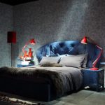 applique sopra il letto in camera da letto