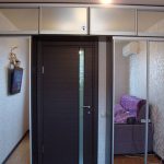 Idee per l'hardware dell'armadio intorno alla porta