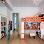 letto a soppalco con zona lavoro per bambini