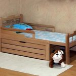 Letto in legno per bambini fatto a mano