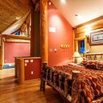 letti matrimoniali in legno all'interno