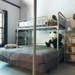Letto a castello in metallo progettato in stile moderno