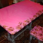 Restauro fai da te di un vecchio tavolo da cucina in rosa