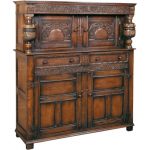 Credenza in legno intagliato