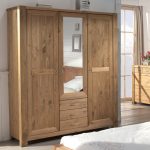 Grande armadio in legno