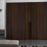 Armadio in legno per una stanza grande
