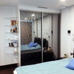 armadio scorrevole all'interno della camera da letto