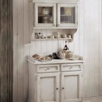 I buffet moderni sono realizzati con materiali moderni.