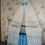 Dispositivo a baldacchino per lettino per bambini