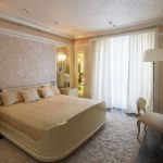 applique sopra il letto all'interno