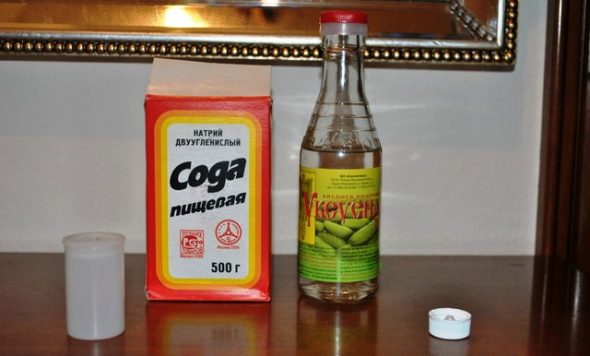 pulizia con soda e aceto