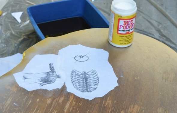 tavolo decoupage con tovaglioli