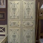 decoupage di un armadio nel soggiorno