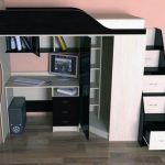 letto a soppalco per bambini con tavolo