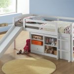 letto a soppalco per bambini con scivolo bianco