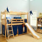letto a soppalco per bambini con scivolo in legno