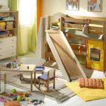 letto a soppalco per bambini con scivolo in camera da letto