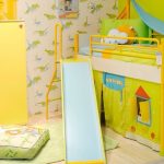 letto a soppalco per bambini con scivolo verde