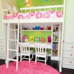 camera da letto con letto a soppalco per bambini