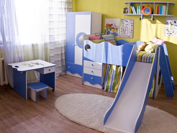 letto per bambini con scivolo e cassetti