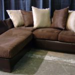 divano in pelle scamosciata marrone