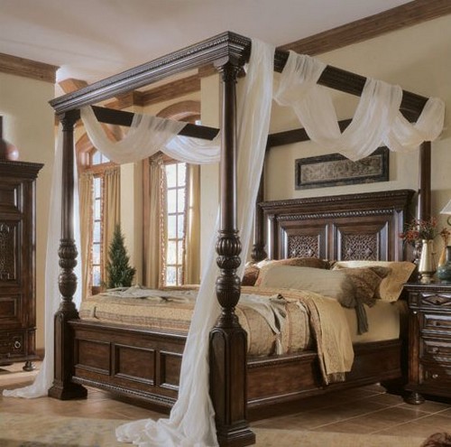 letto a baldacchino in legno