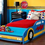 design dell'auto per lettino per bambini