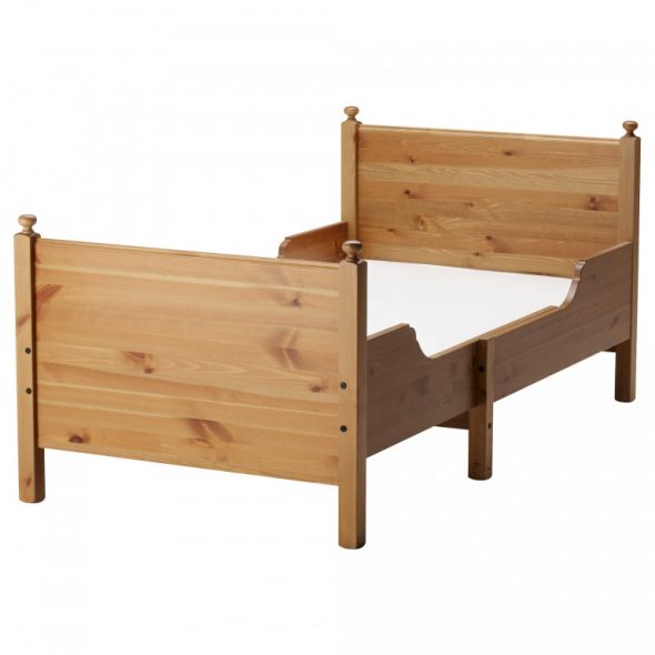 il letto è realizzato esclusivamente in legno massello