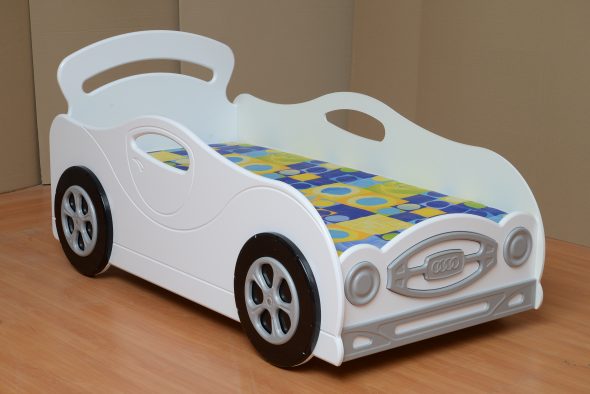letto auto bianco