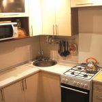 cucina di 6 metri quadrati con mobili
