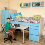 letto a soppalco con zona lavoro
