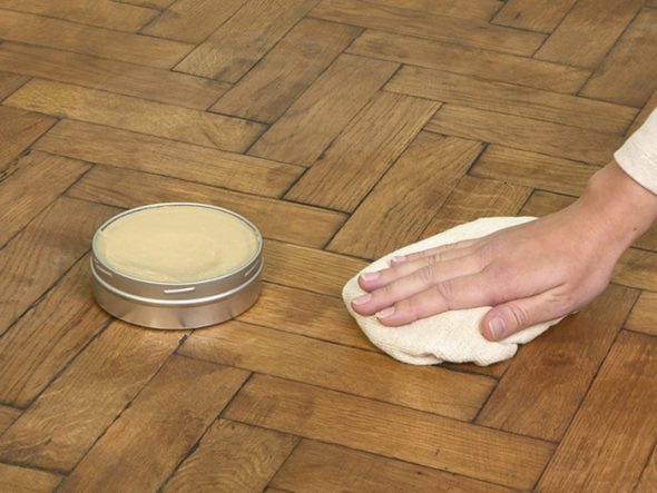 cera liquida per mobili