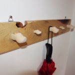 appendiabiti da parete nel corridoio