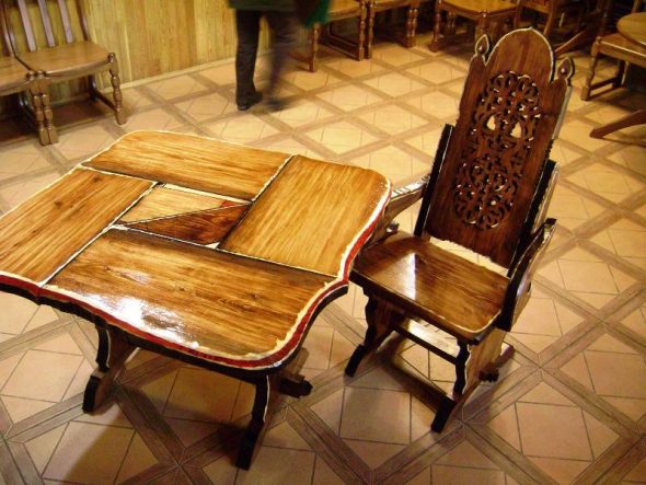 trattamento con cera per legno