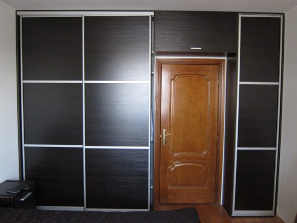 mobiletto normale attorno alla porta