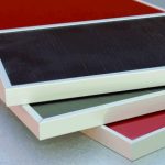 facciate in plastica con bordi in alluminio
