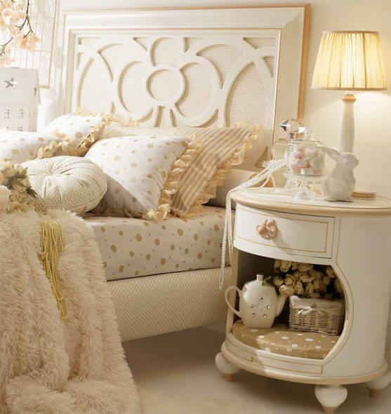 comodino con decoro