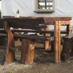 panchine e tavolo da giardino