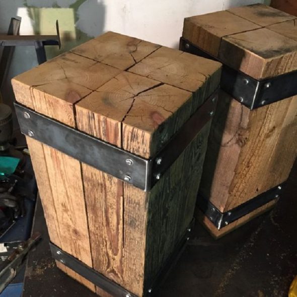mobile in legno e metallo